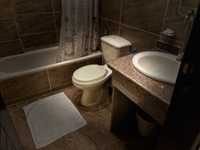 Bathroom 3, Grand Pyramids View Guesthouse, Al-Ahram
