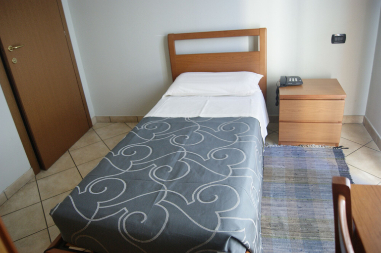 Bedroom 3, Hotel Parini, Lecco