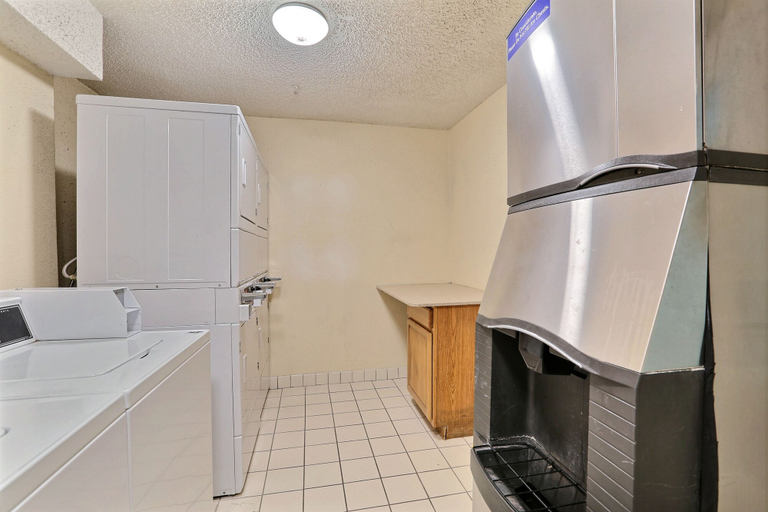 Bathroom 5, Studio 6 Plano, TX - Dallas - Plano Medical Center, Collin