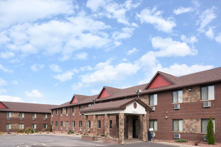 Exterior & Views 2, Baymont by Wyndham Eau Claire WI, Eau Claire