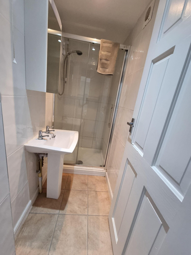 Bathroom 3, Beachcomber Holiday Apartments, Dorset
