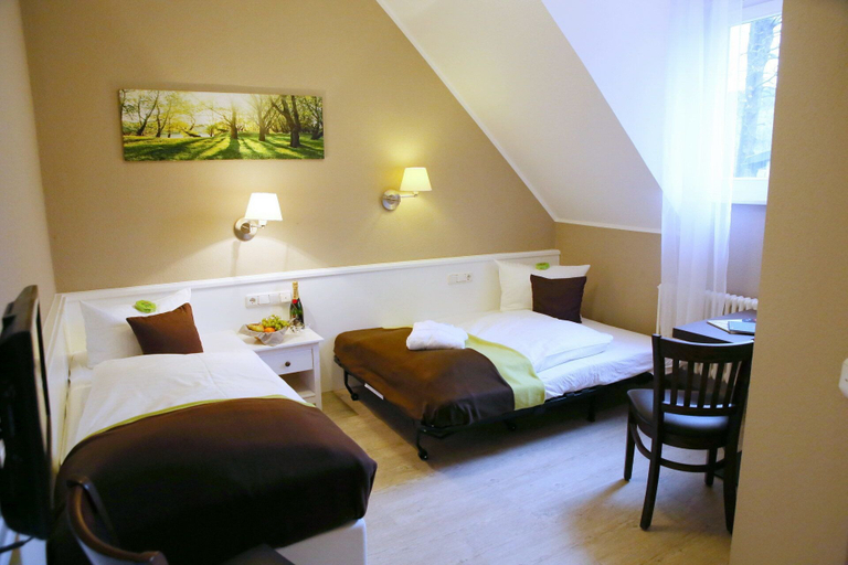 Bedroom 2, Waldhotel Wilhelmshöhe, Siegen-Wittgenstein