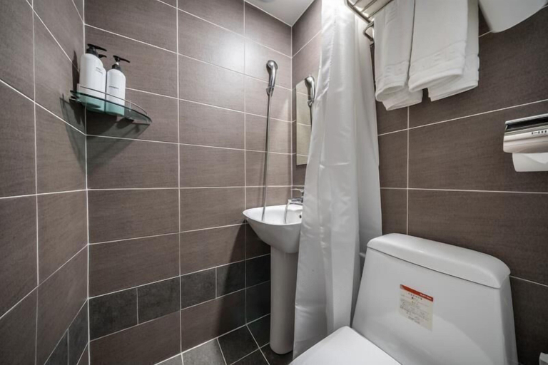 Mayone Hotel - Bathroom