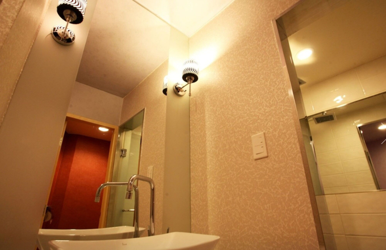Bathroom 3, We Motel, Pyeongchang