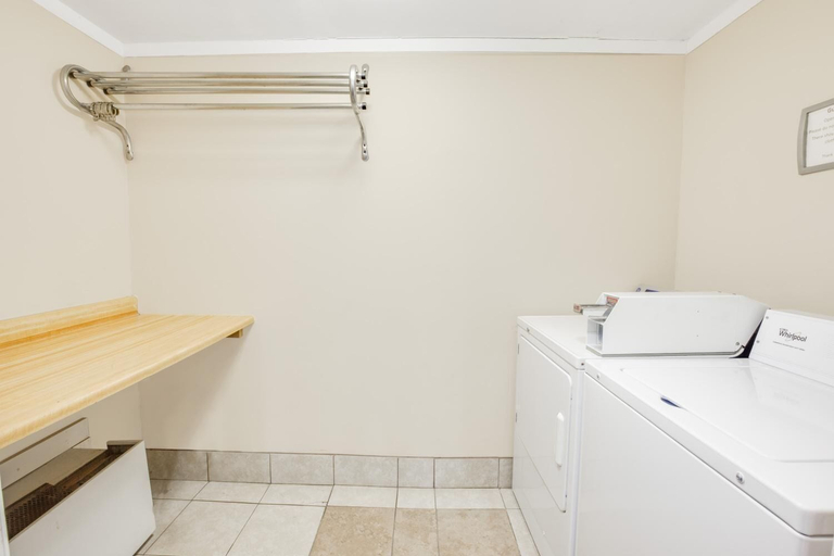 Bathroom 3, Rodeway Inn & Suites, Saginaw