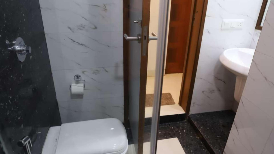 Bathroom 4, Gobinddham, Mumbai Suburban