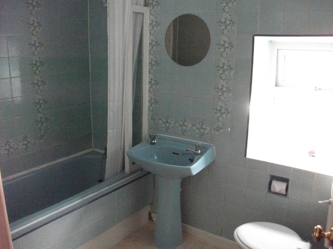Bathroom 3, The Lantern Pike Inn, Derbyshire