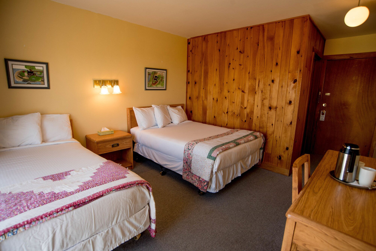 Bedroom 2, Brier Island Lodge, Digby