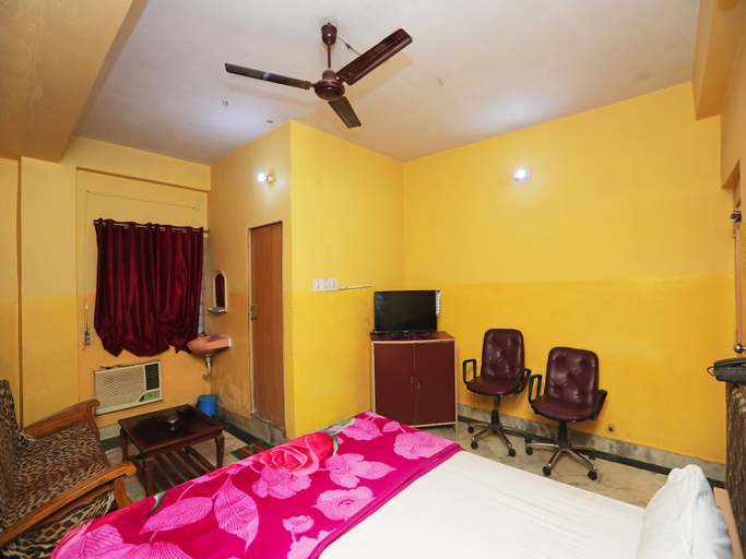 Bedroom 3, Hotel Savitri, Deoghar