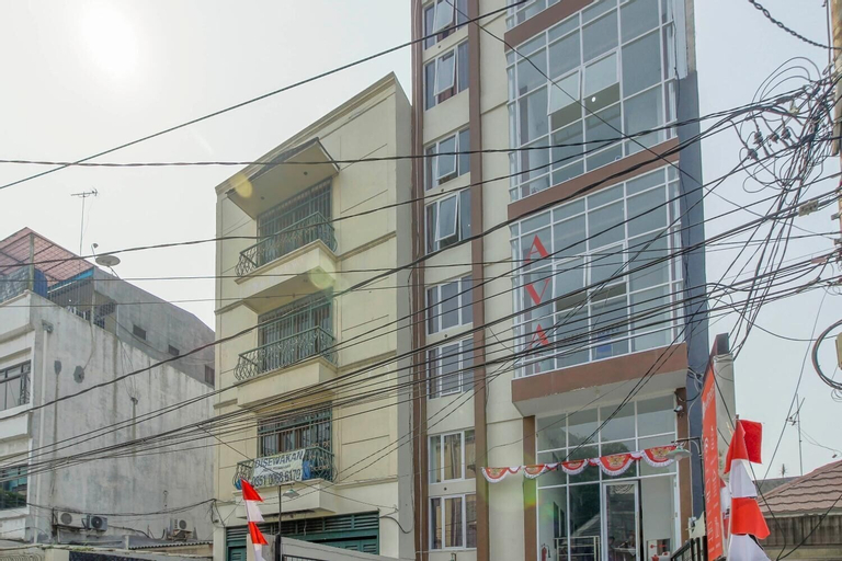 Exterior & Views 2, RedDoorz near Hayam Wuruk, West Jakarta