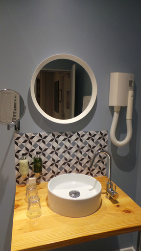 Bathroom 5, Nouvel Hôtel & Appartements, Ain