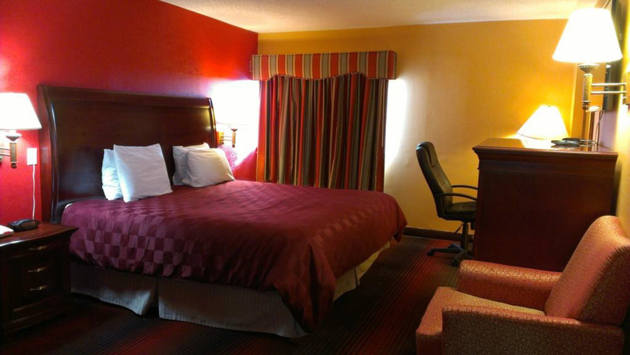 Bedroom 3, Ramada by Wyndham East Orange, Essex