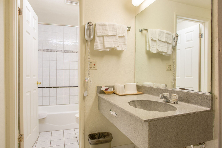 Bathroom 4, Best Whittier Inn, Los Angeles