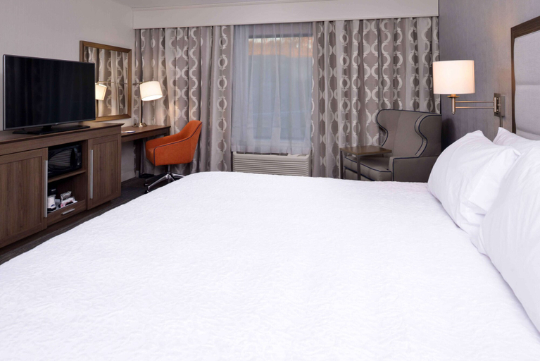 Bedroom 3, Hampton Inn & Suites Albany-East Greenbush, Rensselaer