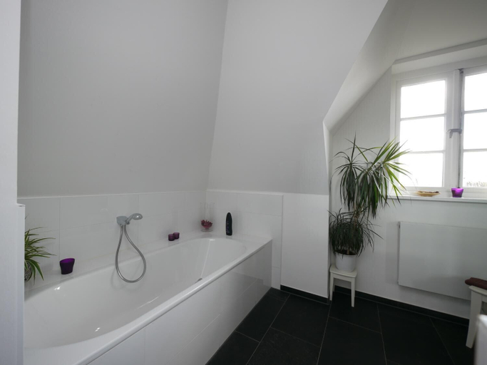 Bathroom 4, Gasthof Oldenwöhrden, Dithmarschen
