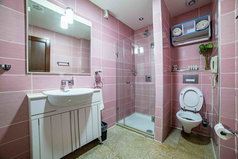 Bathroom, Landmark Hotel, Obio/Akp