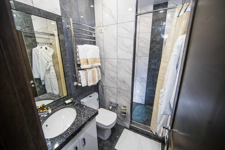 Bathroom 4, ERA on Tsimbalina, Sankt-Peterburg gorsovet