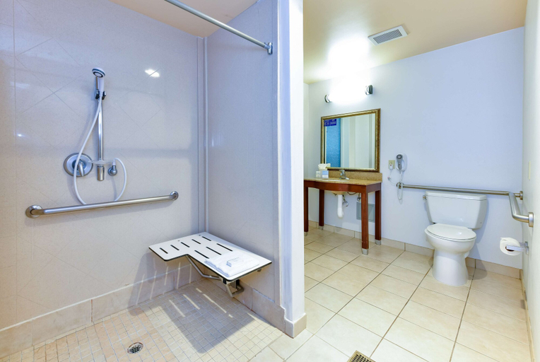 Bathroom 4, Hampton Inn & Suites Pittsburg, CA, Contra Costa