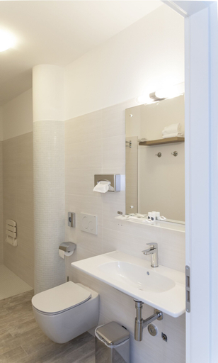 Bathroom 4, Stella delle Langhe, Cuneo