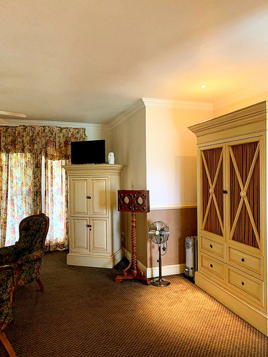 Bedroom 3, Sherwood's Country House, Mopani
