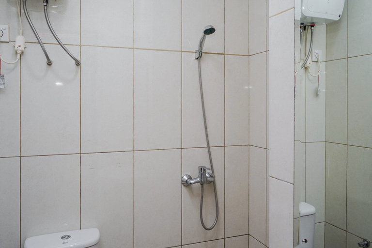 Bathroom 5, Comfortable and Best Choice 1BR at Asatti Apartment By Travelio, Tangerang Selatan