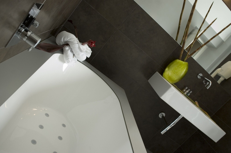 Bathroom 5, Hotel Alpi, Rome