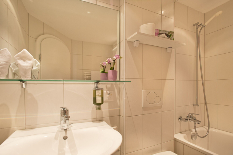 Bathroom 4, Hotel Sonnenberg, Interlaken