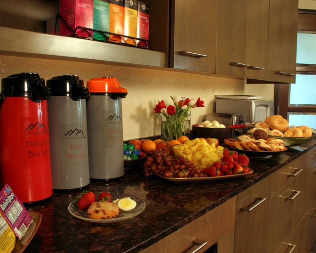Food & Drinks 5, Best Western Snowcap Lodge, Kittitas