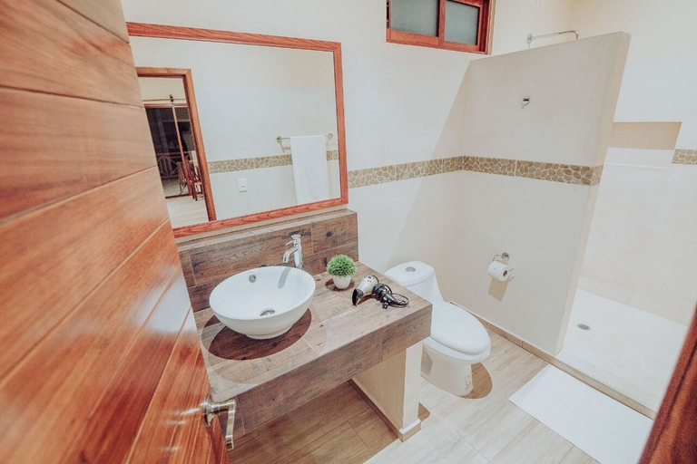 Bathroom 4, One Extra Free Night Staying 3 Nights Intl Chef & Yacht - Brekky Available, Cozumel