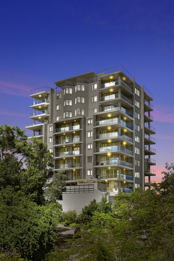 Exterior & Views 28