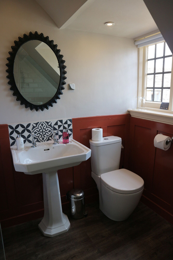Bathroom 3, The Lamb Inn, Oxfordshire