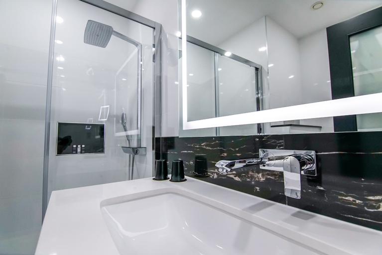 Bathroom 5, Montcalm Royal London House, Autograph Collection, London