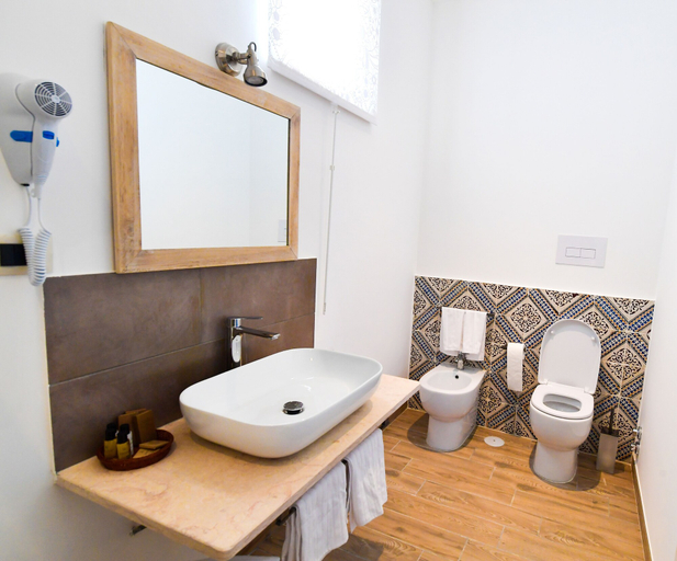 Bathroom 5, La Riggiola, Salerno