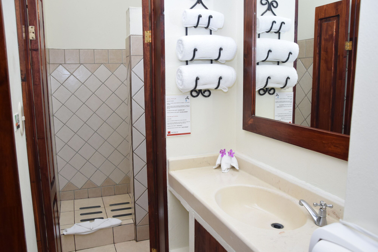 Bathroom 4, Arenal Volcano Inn, San Carlos