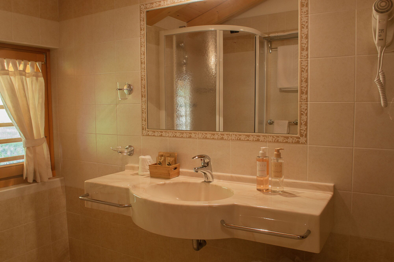 Bathroom 5, Garni Sant'Antonio, Trento