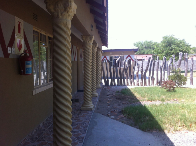Exterior & Views 2, Gomwe Guest Inn, Tutume