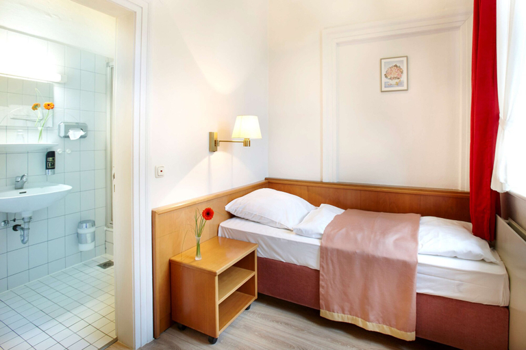Bedroom 2, Hotel Pelli Hof Rendsburg by Tulip Inn, Rendsburg-Eckernförde
