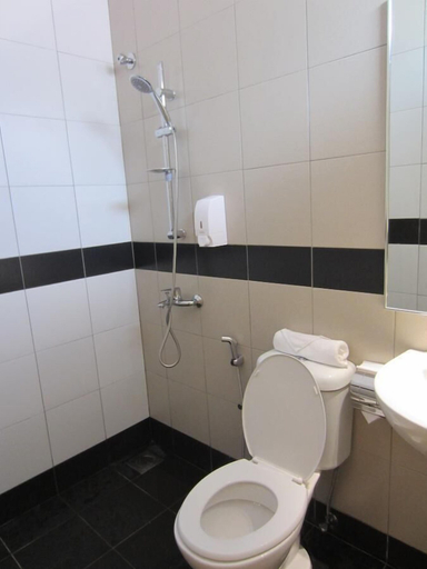 Bathroom 4, Merlin Hotel, Port Dickson