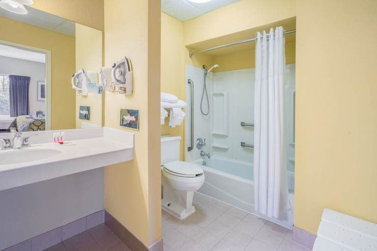 Bathroom 4, Baymont by Wyndham Warrenton, Fauquier