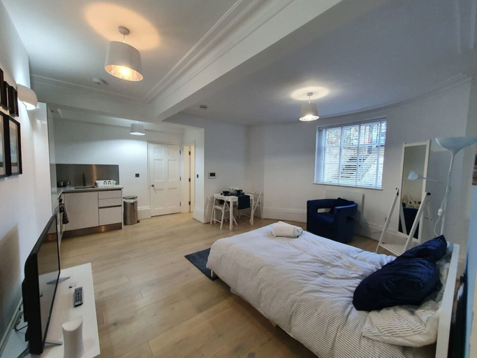 Bedroom 5, Lux Kings RD City Centre Studio Apartment Reading, Wokingham