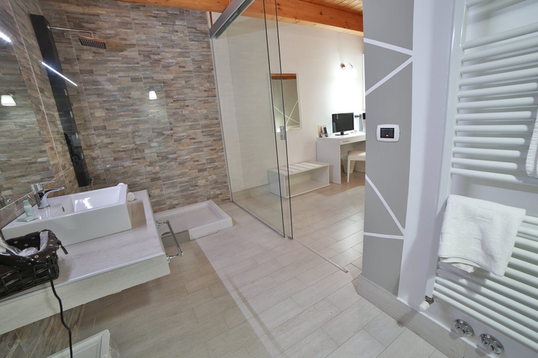 Bathroom 5, Villa Giulia Del Cavaliere, Cosenza