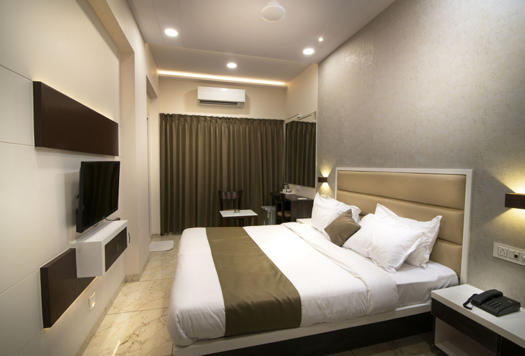 Bedroom 3, Hotel Royal Treat, Surat