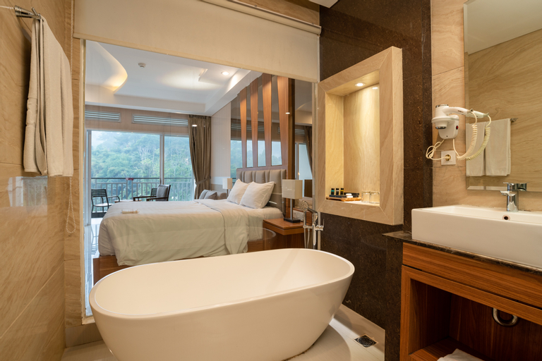 Bedroom 33