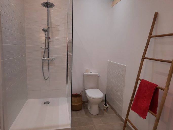 Bathroom 5, Villa du Cerf Thibault, Indre