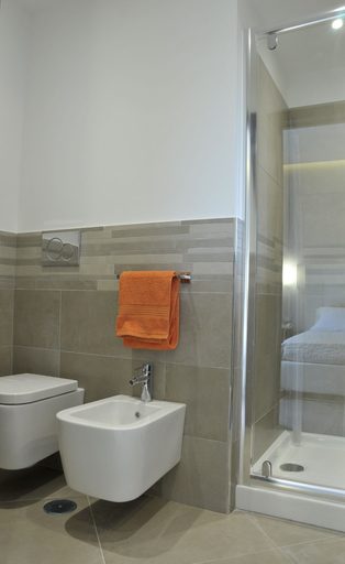 Bathroom 3, Gemini Suite, Rome