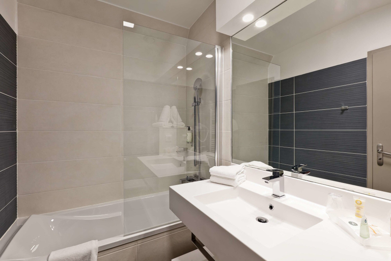 Bathroom 4, Best Western Crequi Lyon Part Dieu, Rhône