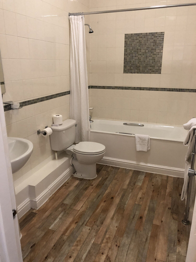 Bathroom 4, Lion Hotel, Nottinghamshire