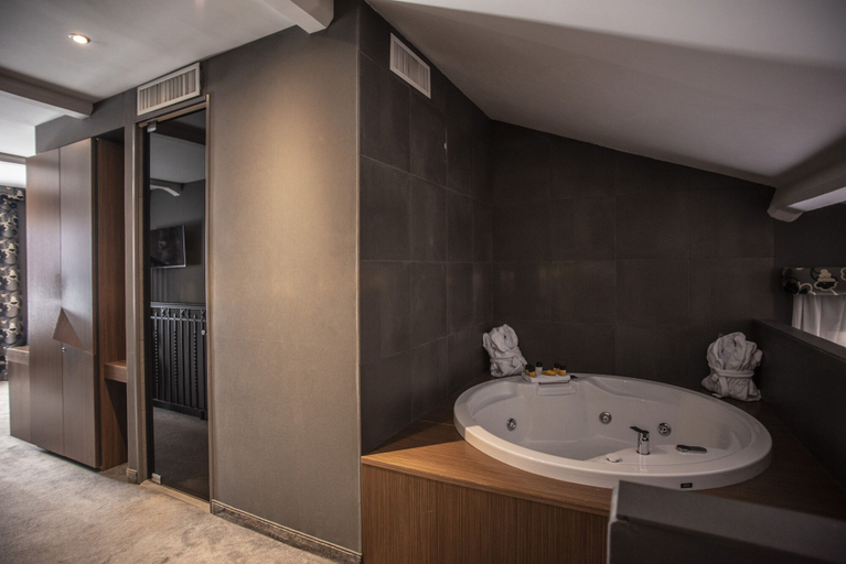 Bathroom 5, Hotel The Building, Rome
