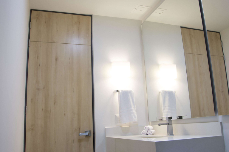 Bathroom 4, La Quinta by Wyndham Medellin, Medellín