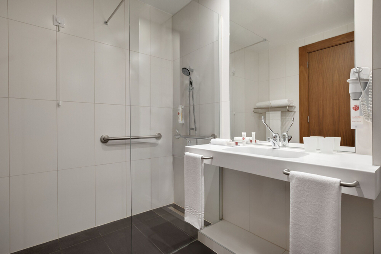 Bathroom 4, Ramada by Wyndham Lisbon, Lisbon